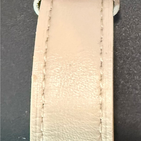 Fitbit Versa 4 Smartwatch - Black and Beige - Picture 6 of 6